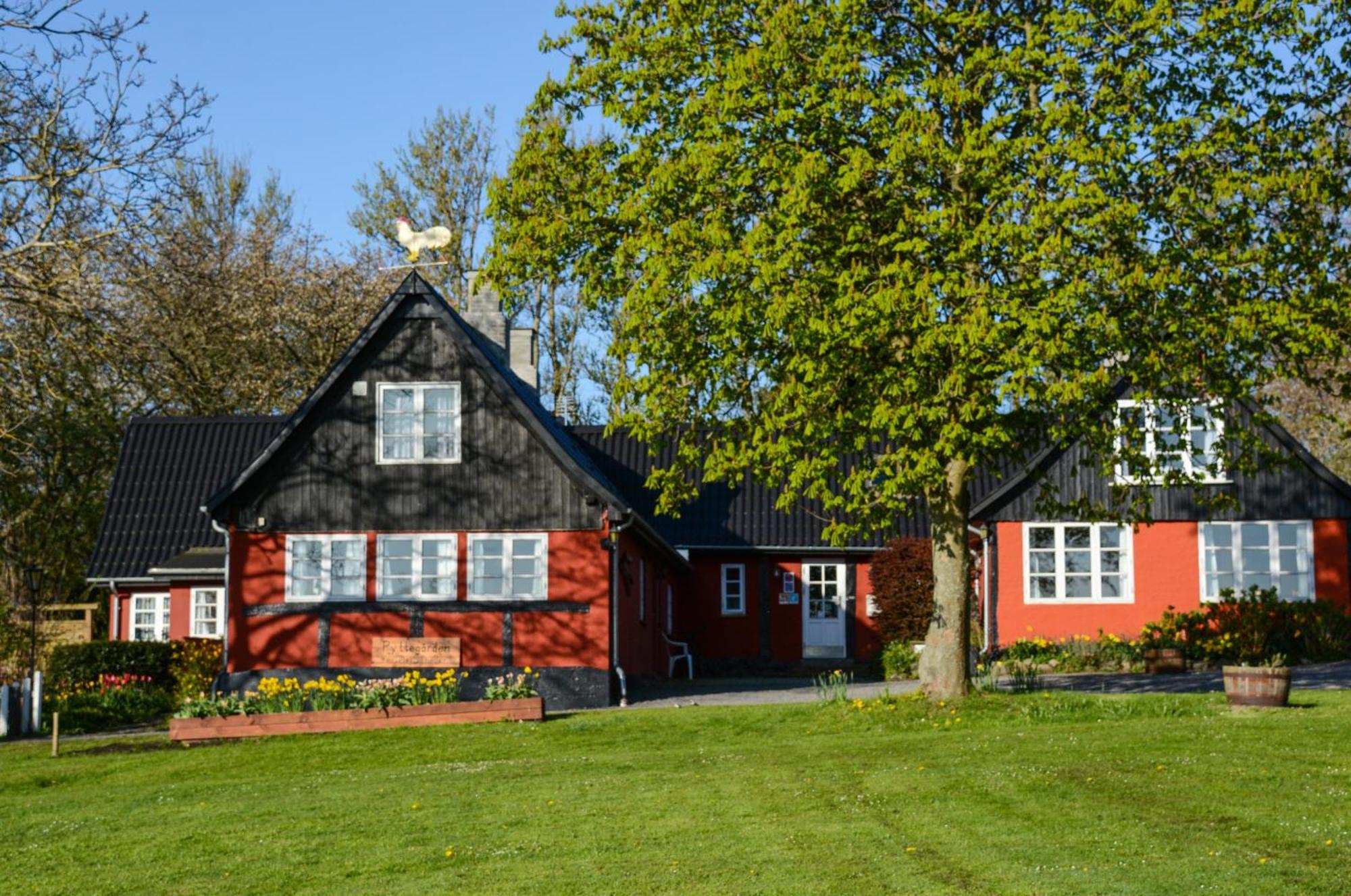 Pyttegarden Apartments Gudhjem Luaran gambar